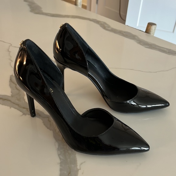 Michael Kors black patent leather pumps - Picture 2 of 6